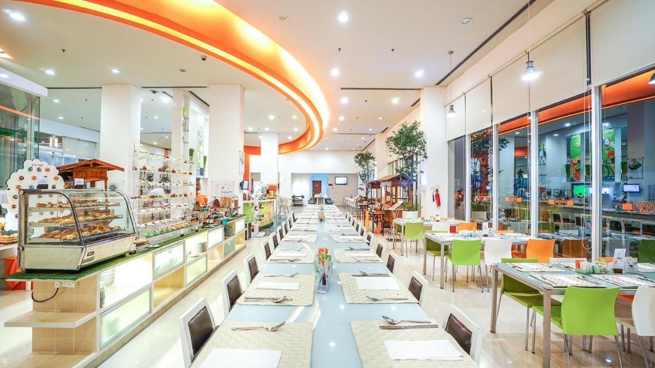 Harris Hotel Batam Center Екстериор снимка