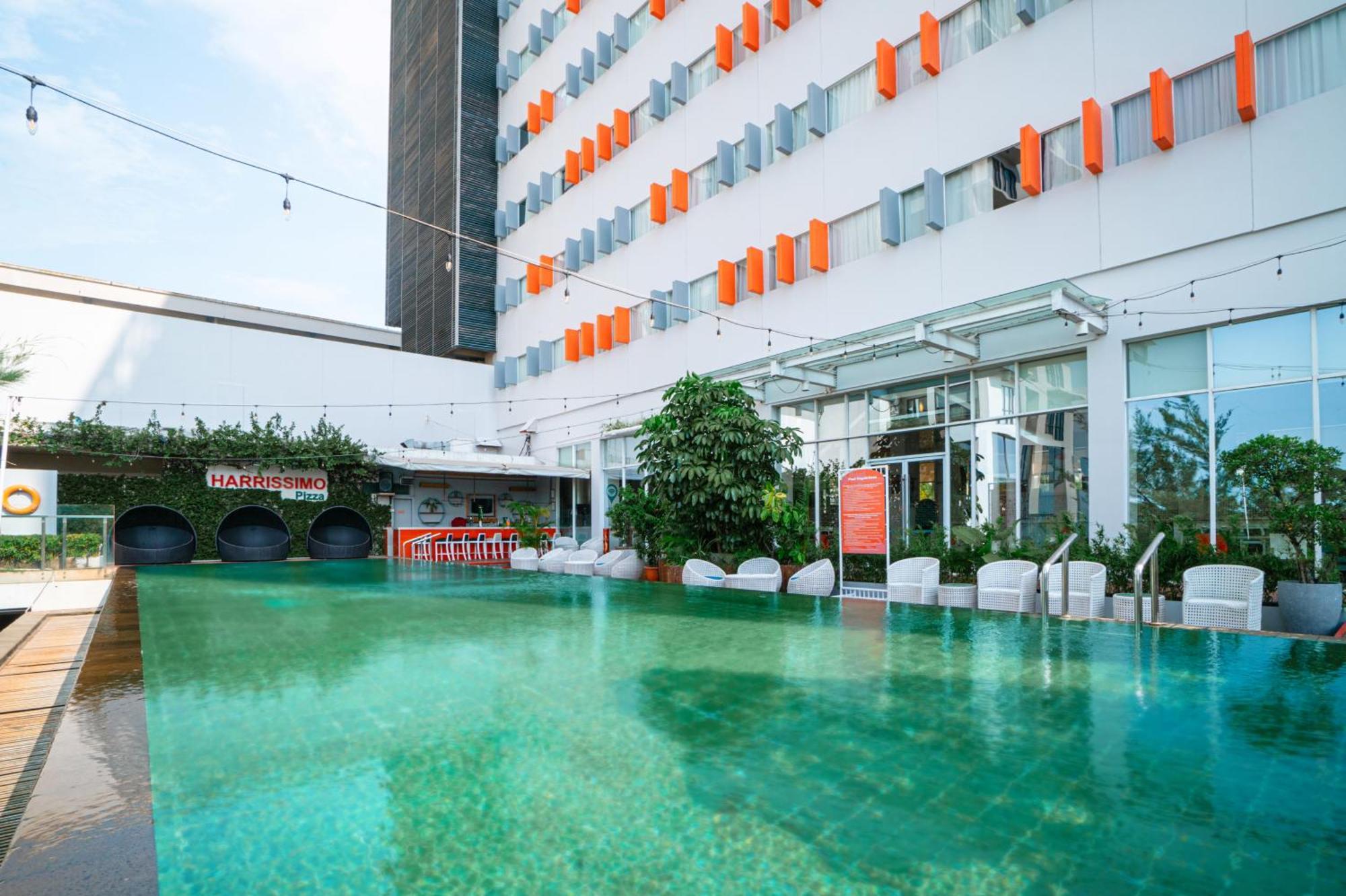 Harris Hotel Batam Center Екстериор снимка