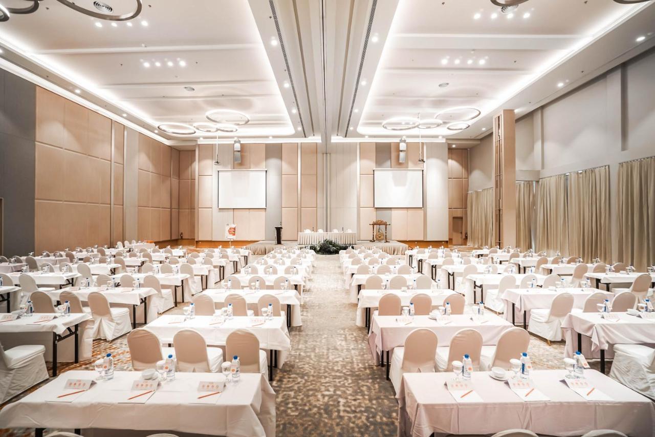 Harris Hotel Batam Center Екстериор снимка